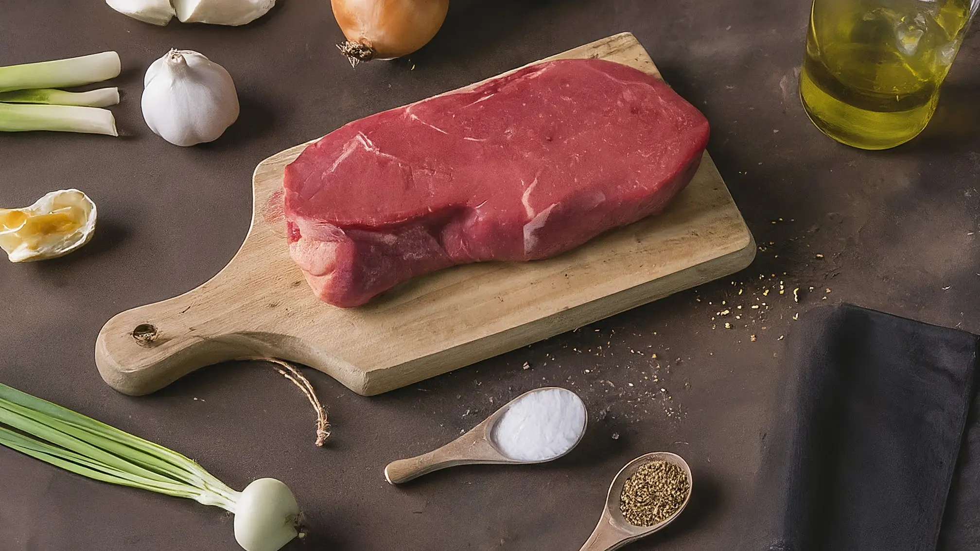 Ingredientes para una receta húngara cortados uniformemente.